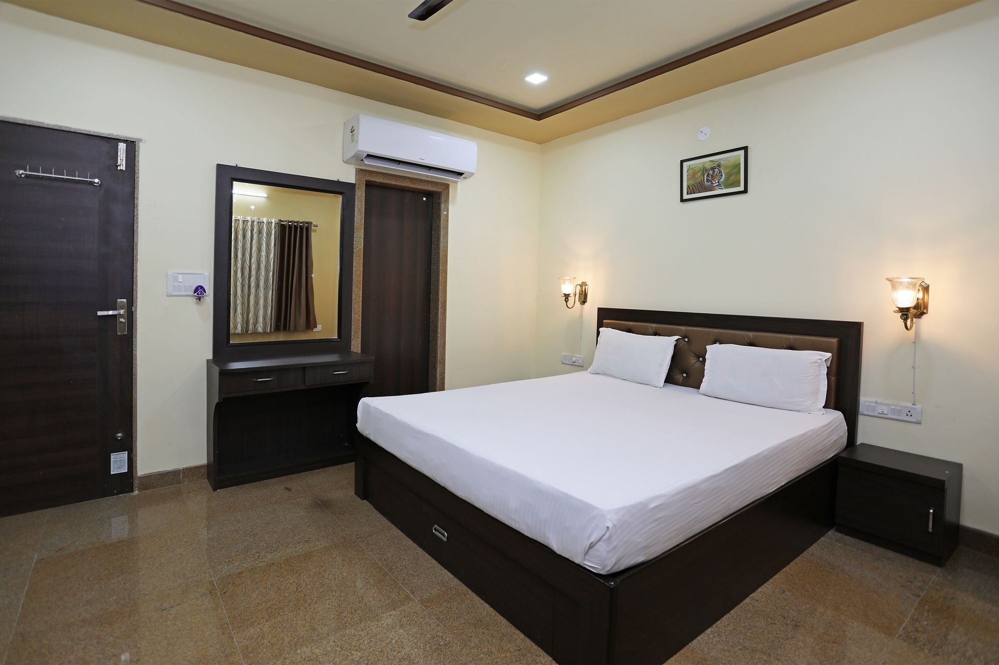 Oyo 9428 Hill View Room Goverdhan Vilas Удайпур Экстерьер фото